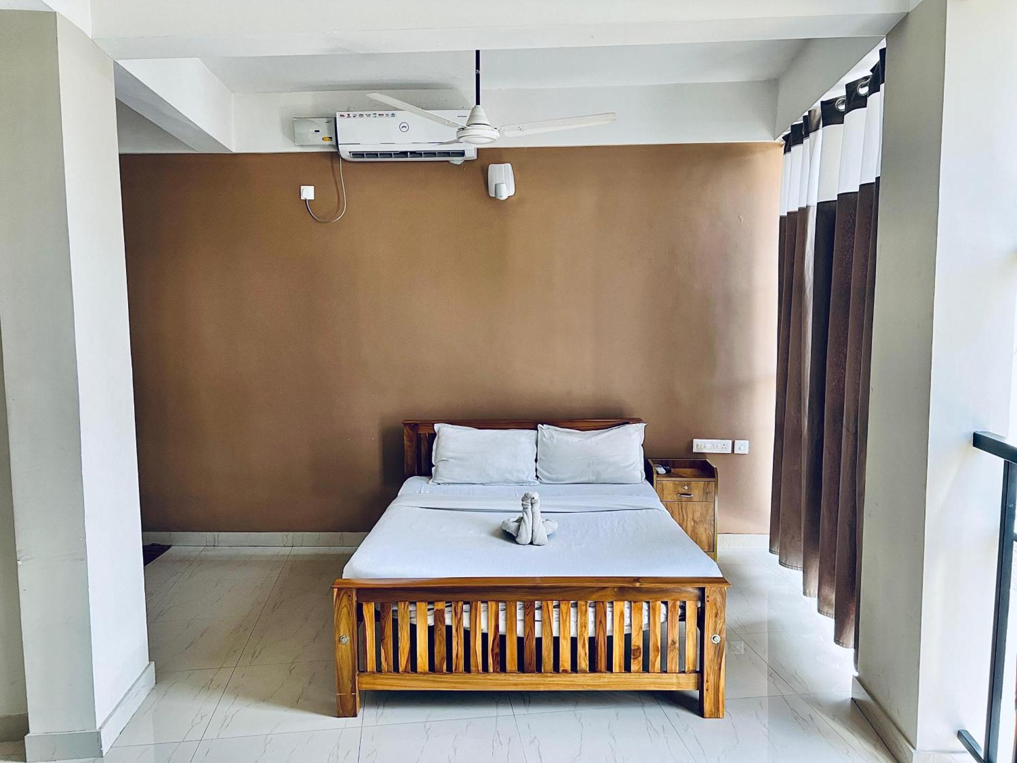 Solo Simrin Arcade Kadavanthra Kochi ภายนอก รูปภาพ